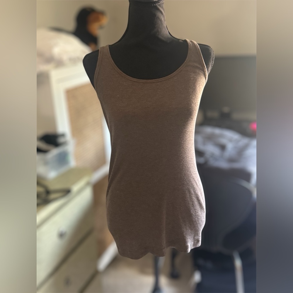 VINCE. Ribbed brown tank top size M